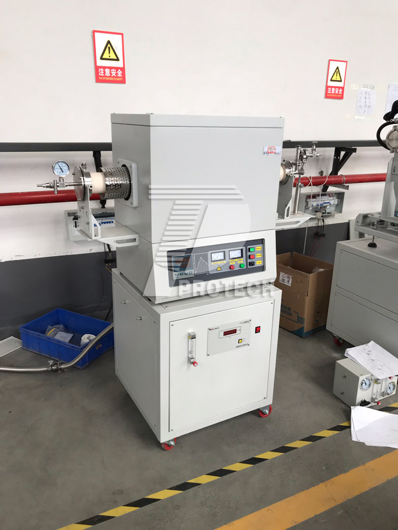 Gas tube furnace with a temperature of up to 1700 �� (click on the image to view product details)